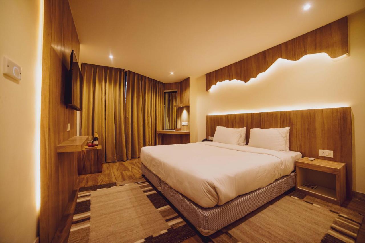 Aabas Pokhara By Barahi Hospitality Exterior foto