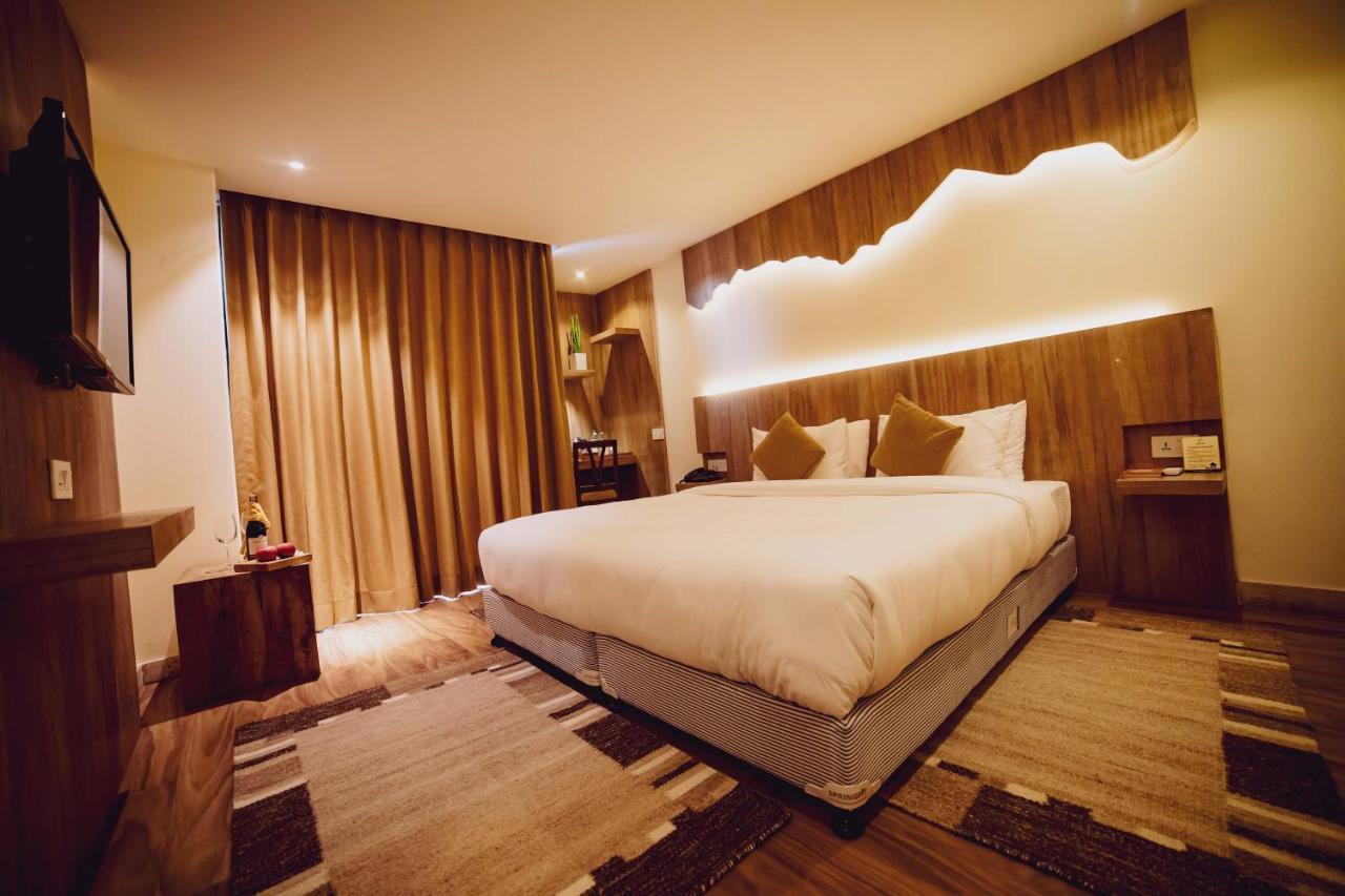 Aabas Pokhara By Barahi Hospitality Exterior foto