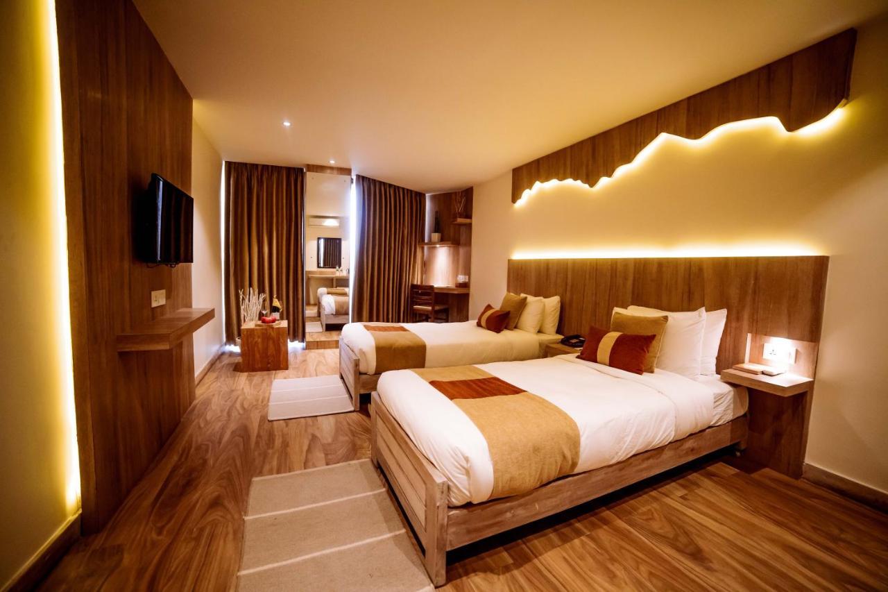 Aabas Pokhara By Barahi Hospitality Exterior foto
