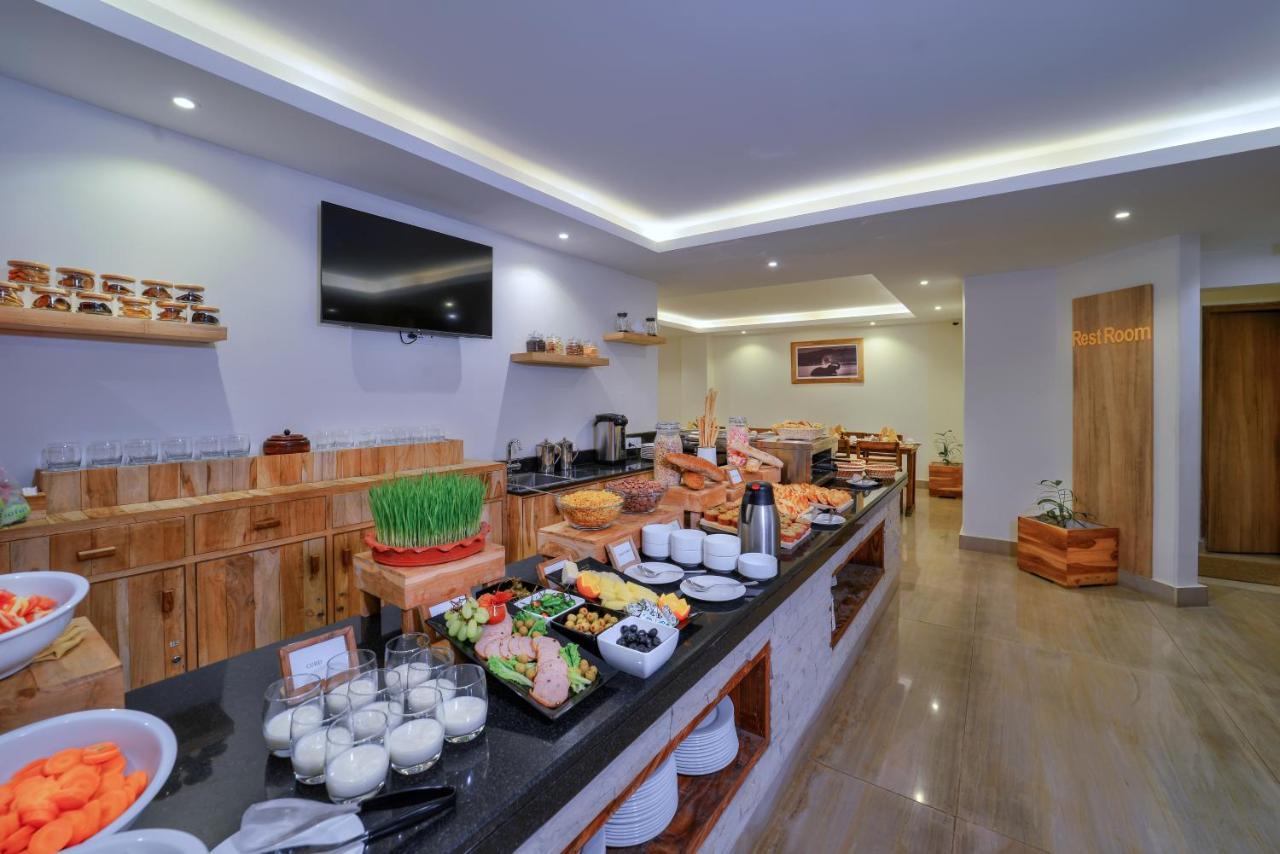 Aabas Pokhara By Barahi Hospitality Exterior foto