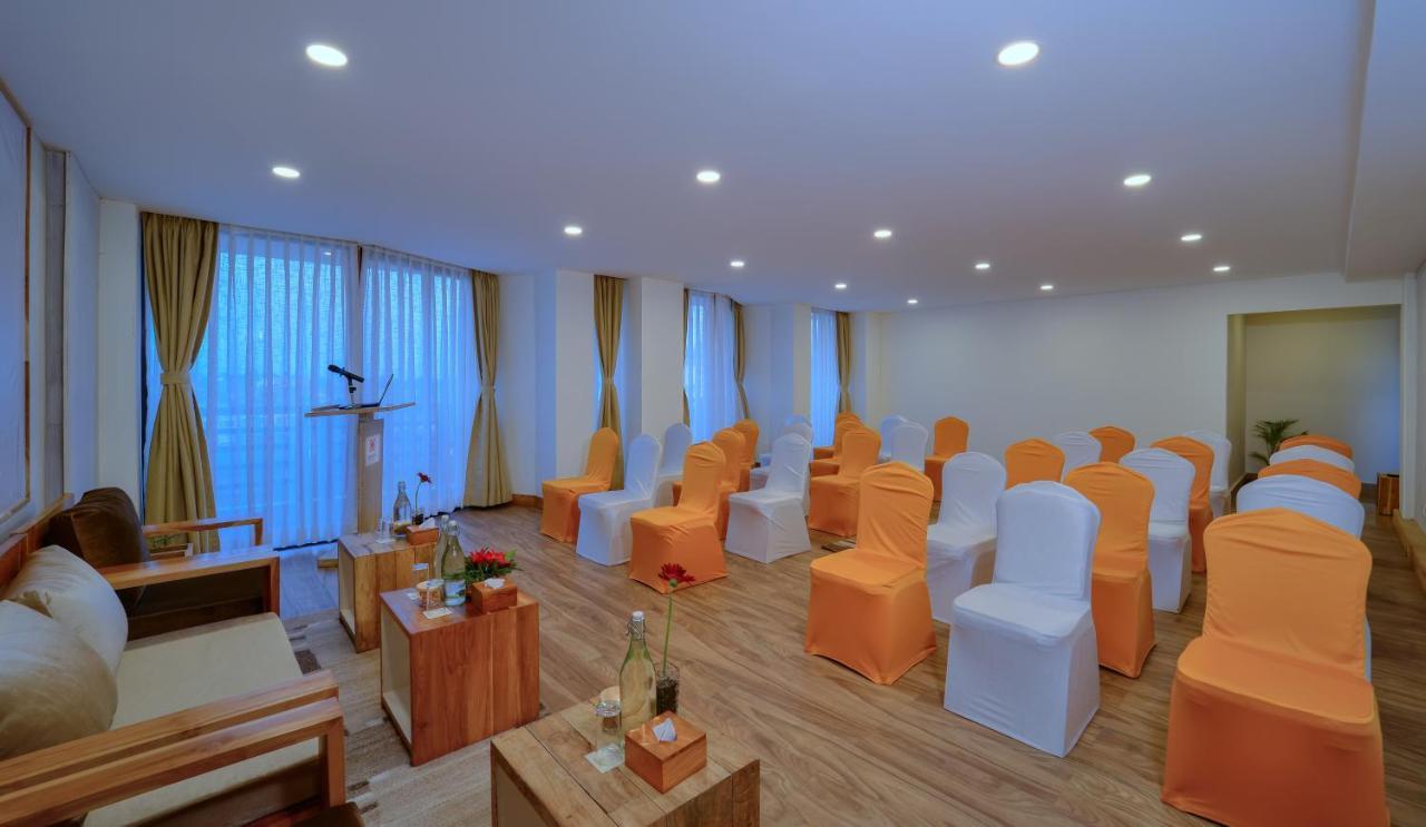Aabas Pokhara By Barahi Hospitality Exterior foto