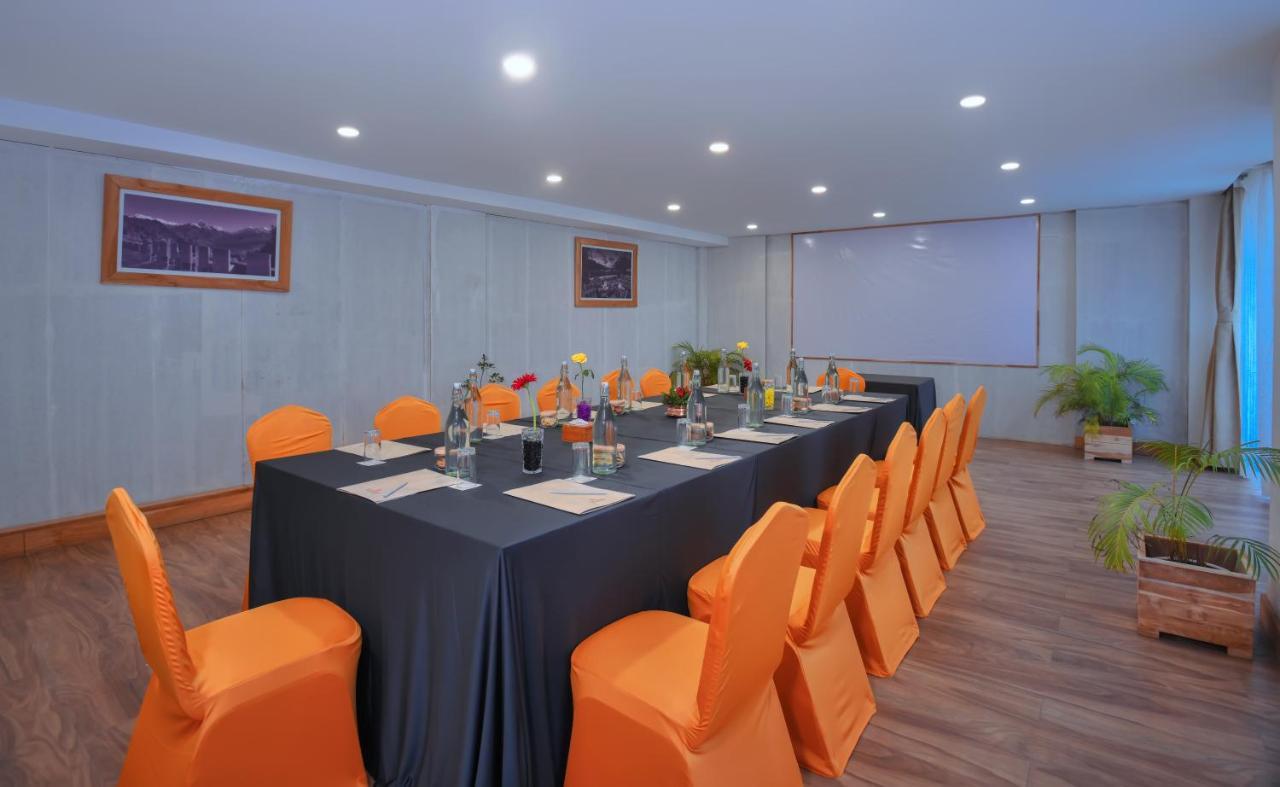 Aabas Pokhara By Barahi Hospitality Exterior foto