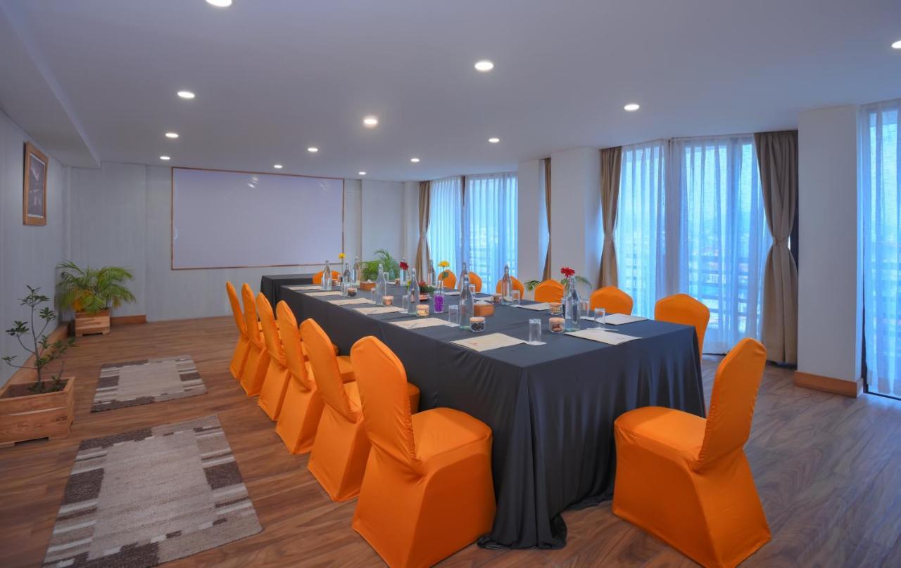 Aabas Pokhara By Barahi Hospitality Exterior foto