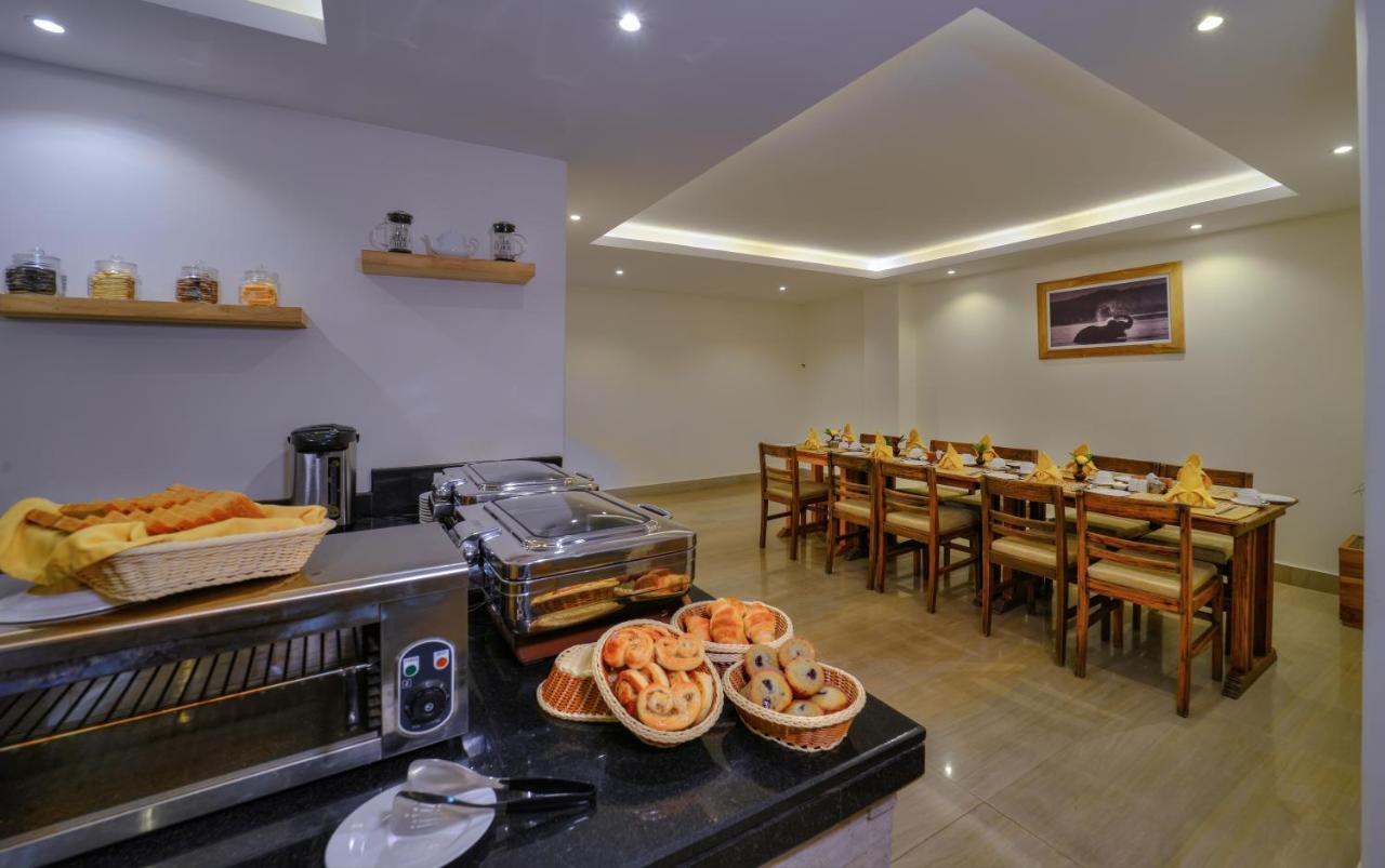 Aabas Pokhara By Barahi Hospitality Exterior foto